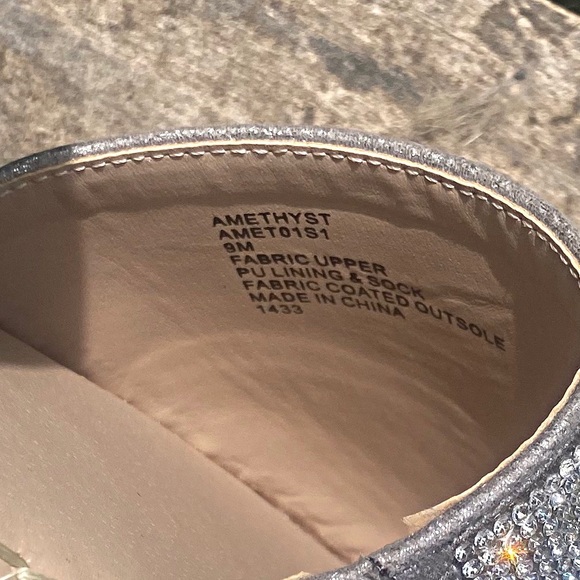 🌈 Steve Madden Iridescent Holographic Rhinestone Espadrilles NWOT 🌈 - Picture 5 of 8